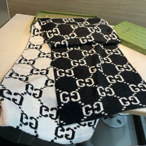 Gucci Women’s Black Soft Scarf - Picture 5 of 5